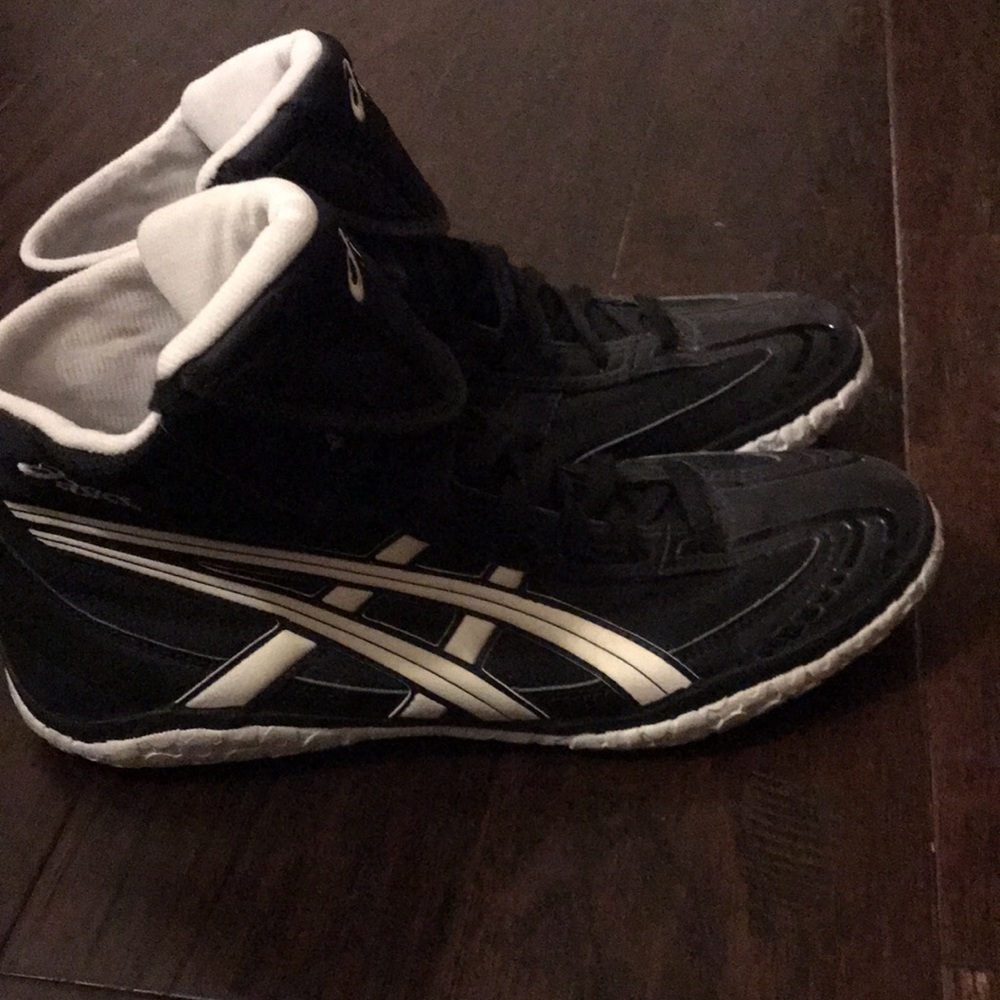 ASICS - Picture 3 of 11